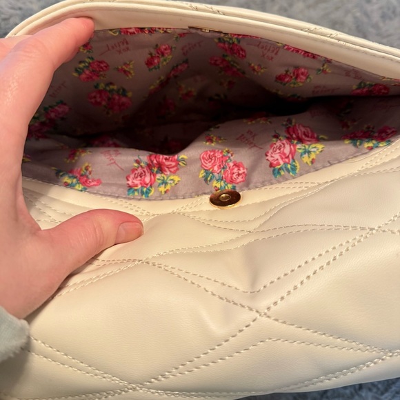 NWT! Betsey Johnson White Quilted Shoulder Bag - Picture 11 of 11